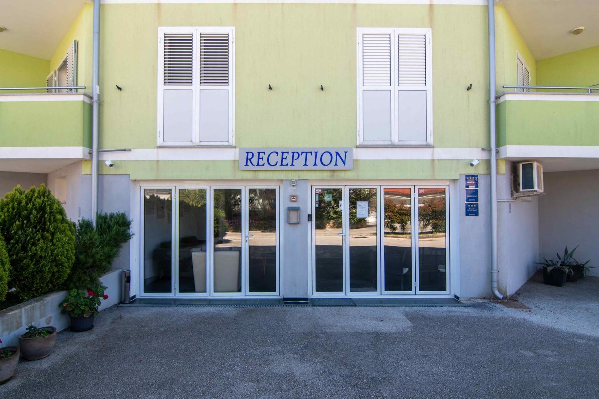 Cape Kamenjak Apartments In Premantura Bagian luar foto