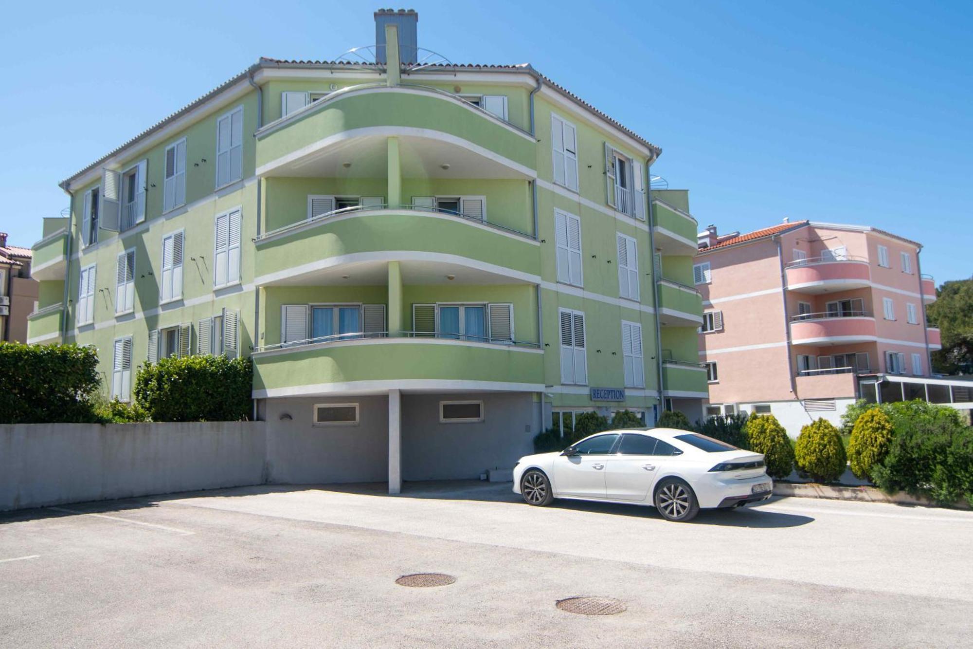Cape Kamenjak Apartments In Premantura Bagian luar foto